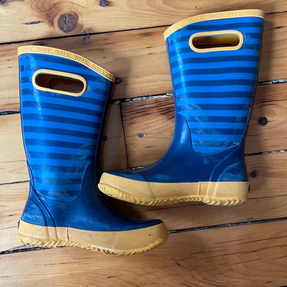 Bogs rain boots. Sz Youth 2